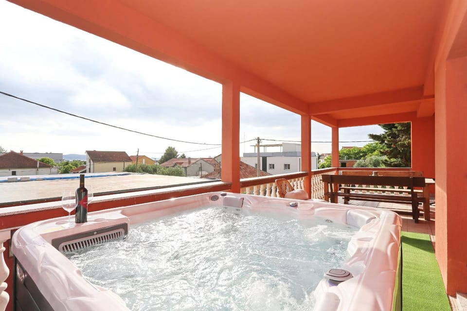 Hot Tub, Balcony/Terrace
