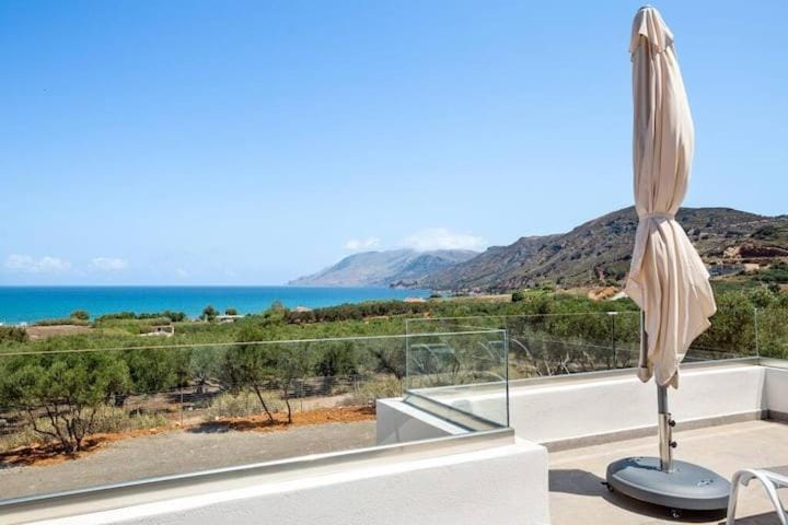 View (from property/room), Mountain view, Sea view