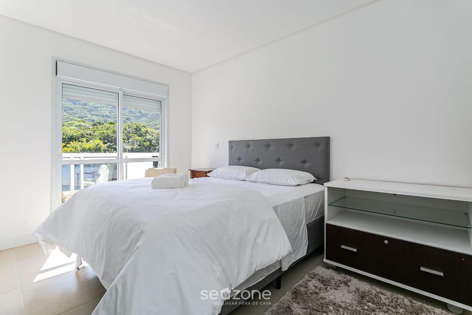 Bed, Balcony/Terrace, Photo of the whole room, Bedroom