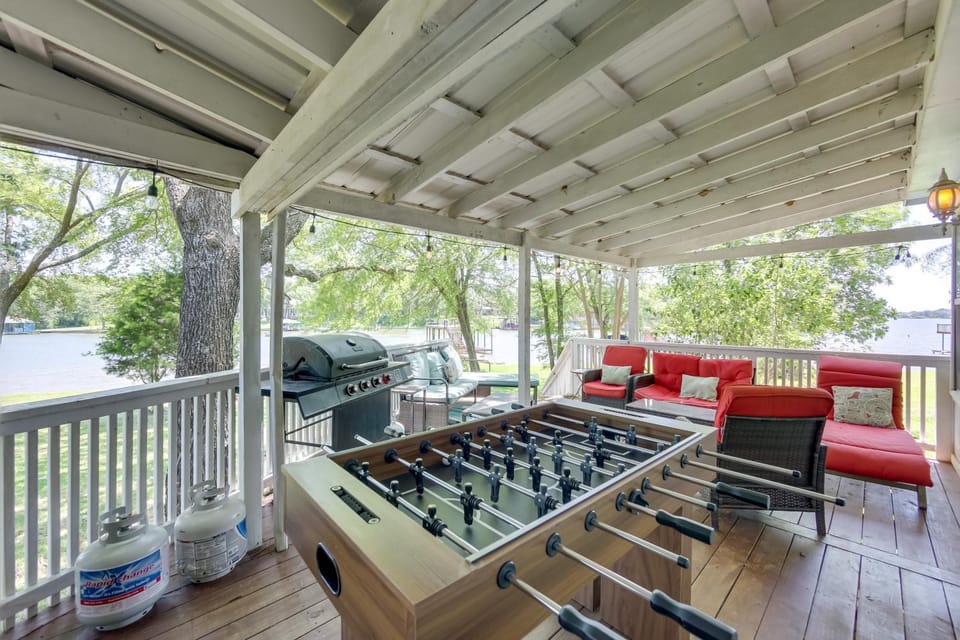 Dock, Deck & Kayaks: Home on Cedar Creek Reservoir House in Cedar Creek Reservoir