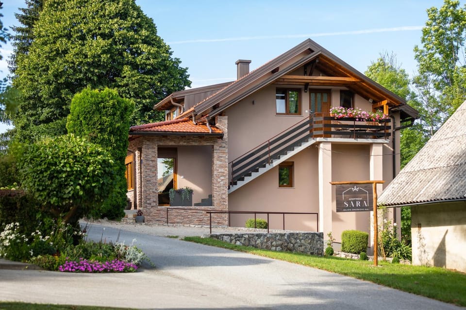Property building, Facade/entrance, Balcony/Terrace