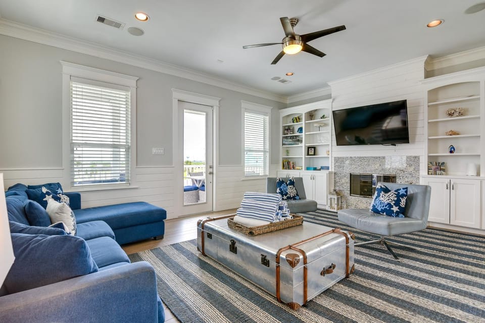 Walk to Ocean! Group Beach House in Galveston House in Galveston Island