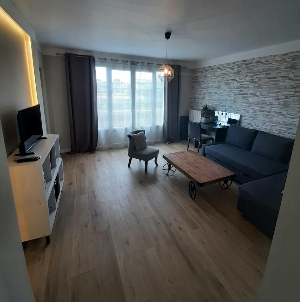 TV and multimedia, Living room, Seating area, Dining area, locker, air conditioner