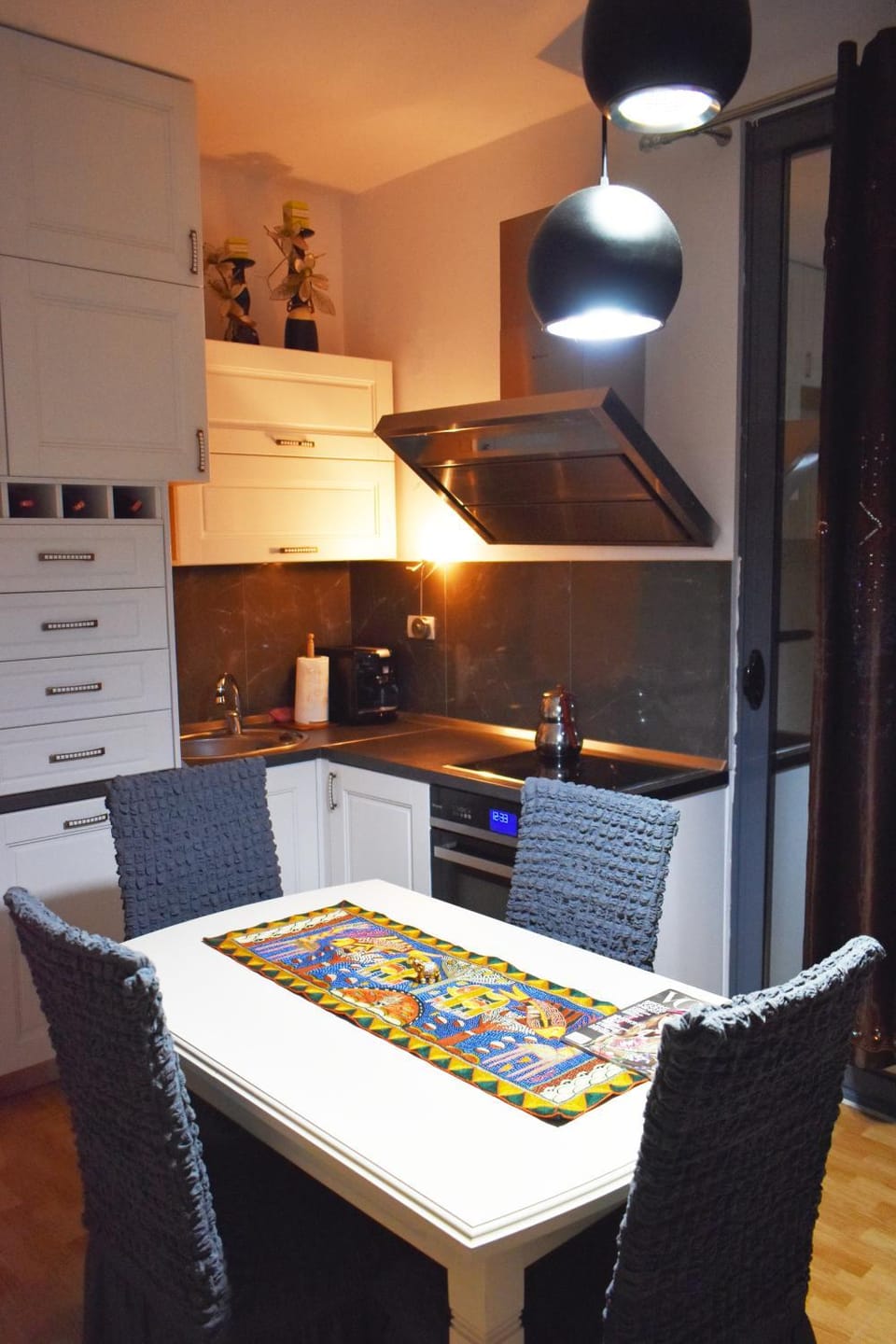 Kitchen or kitchenette, Dining area, pet friendly, stove