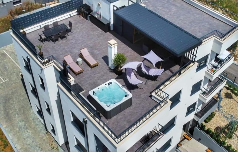 Property building, Day, Bird's eye view, View (from property/room), Balcony/Terrace, Seating area, Evening entertainment, sunbed