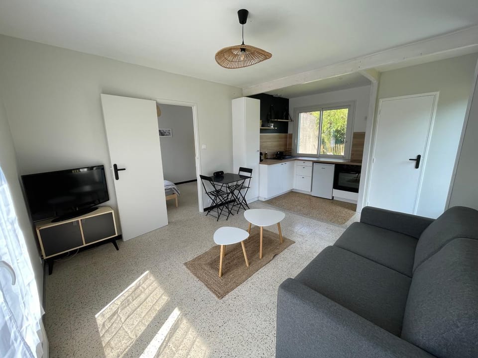 Kitchen or kitchenette, Living room, Dining area