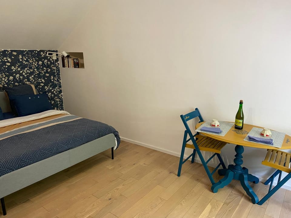 Chambre double avec salle de bains privée Vacation rental in Brittany