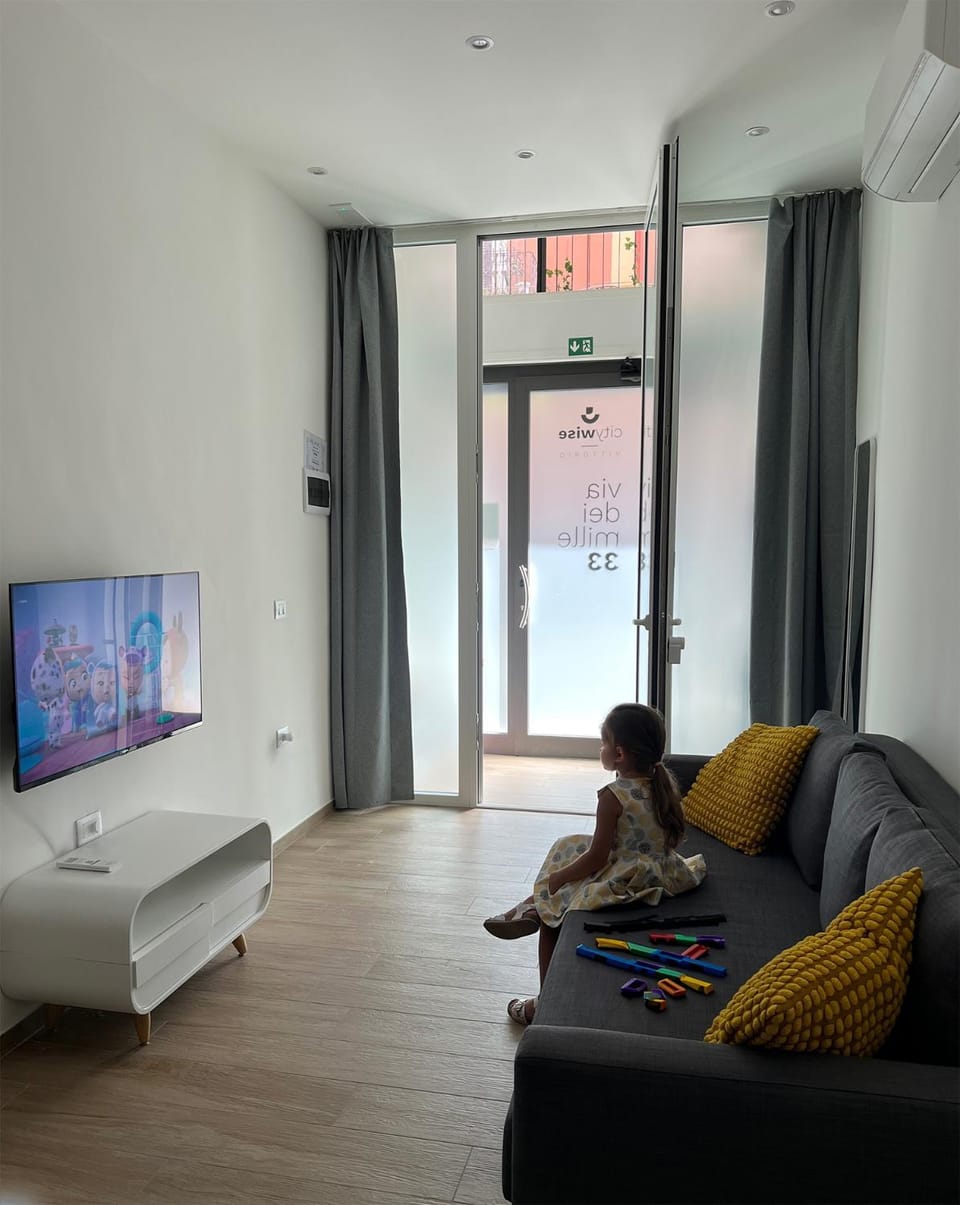 Day, TV and multimedia, Living room