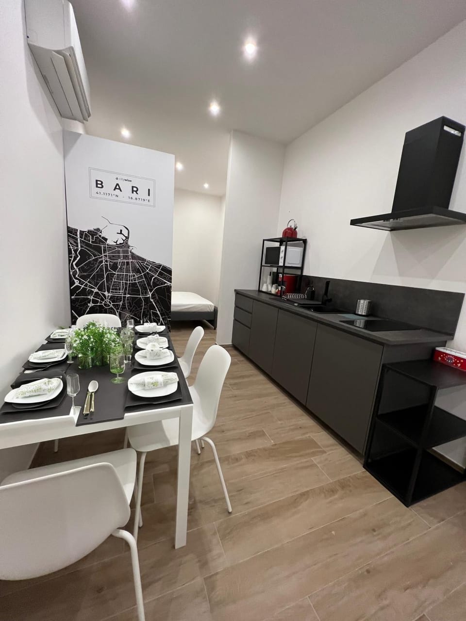 Kitchen or kitchenette, Dining area, minibar, stove