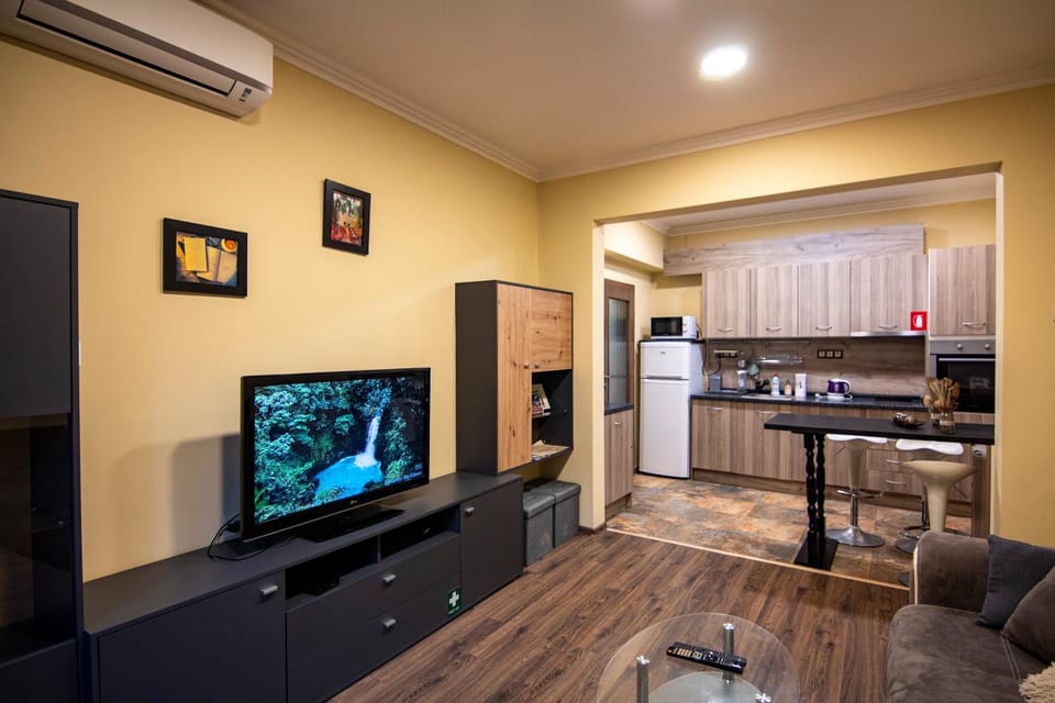 TV and multimedia, Living room, oven, air conditioner