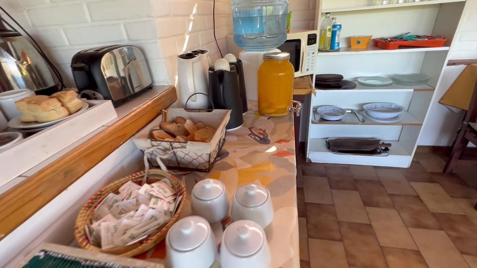 Kitchen or kitchenette, Buffet breakfast