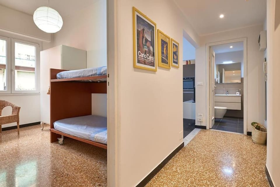 Bedroom, bunk bed