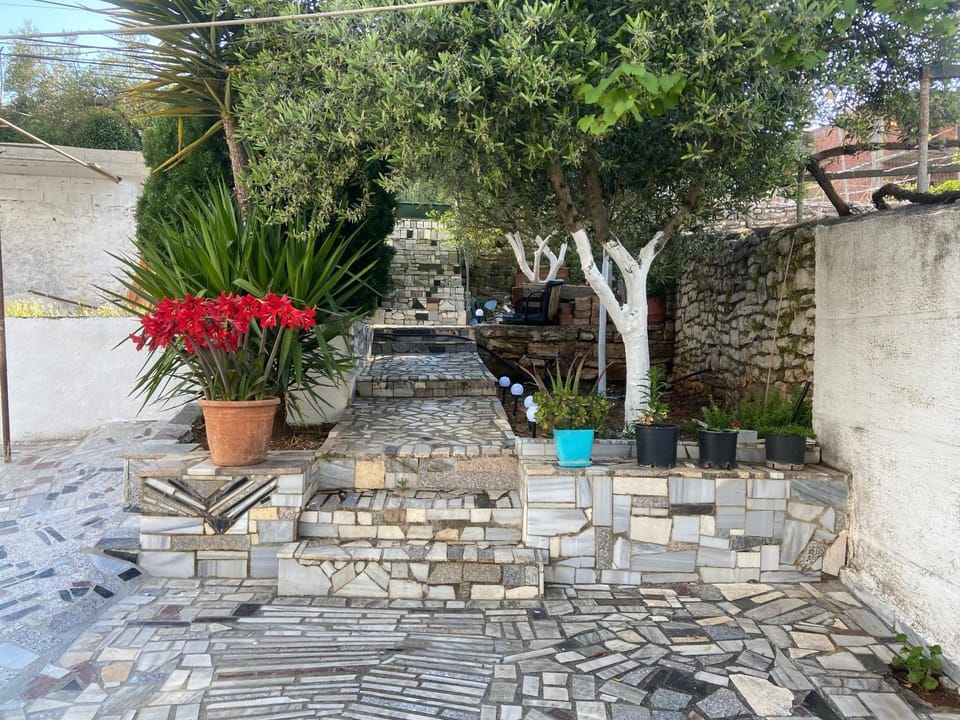 Flora’s place House in Sarandë