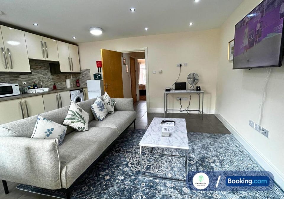 TV and multimedia, Kitchen or kitchenette, Living room