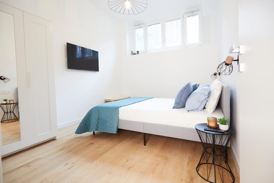 TV and multimedia, Photo of the whole room, Bedroom, wardrobe