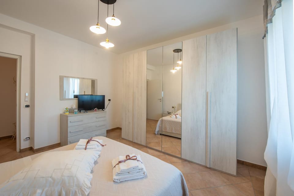 Bedroom, wardrobe
