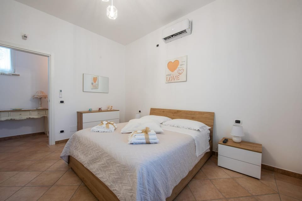 Bed, Bedroom, air conditioner