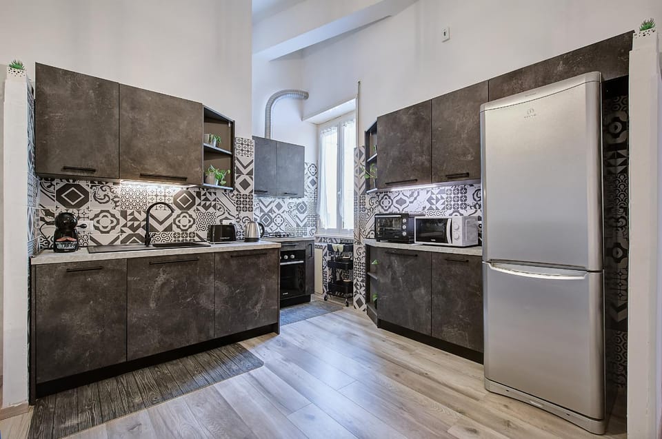 Property building, Kitchen or kitchenette, Decorative detail, kitchen