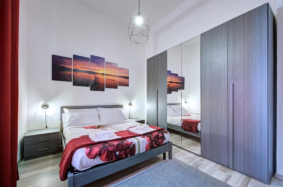 Bed, Decorative detail, Bedroom, wardrobe