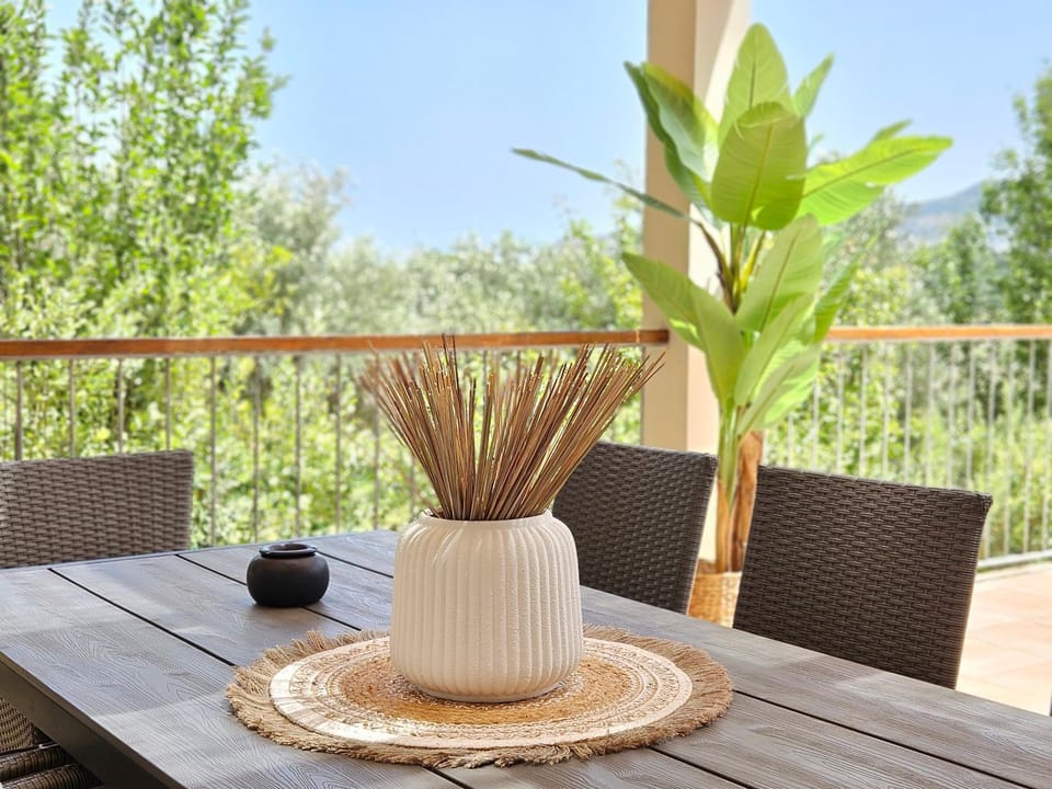 Balcony/Terrace, Decorative detail