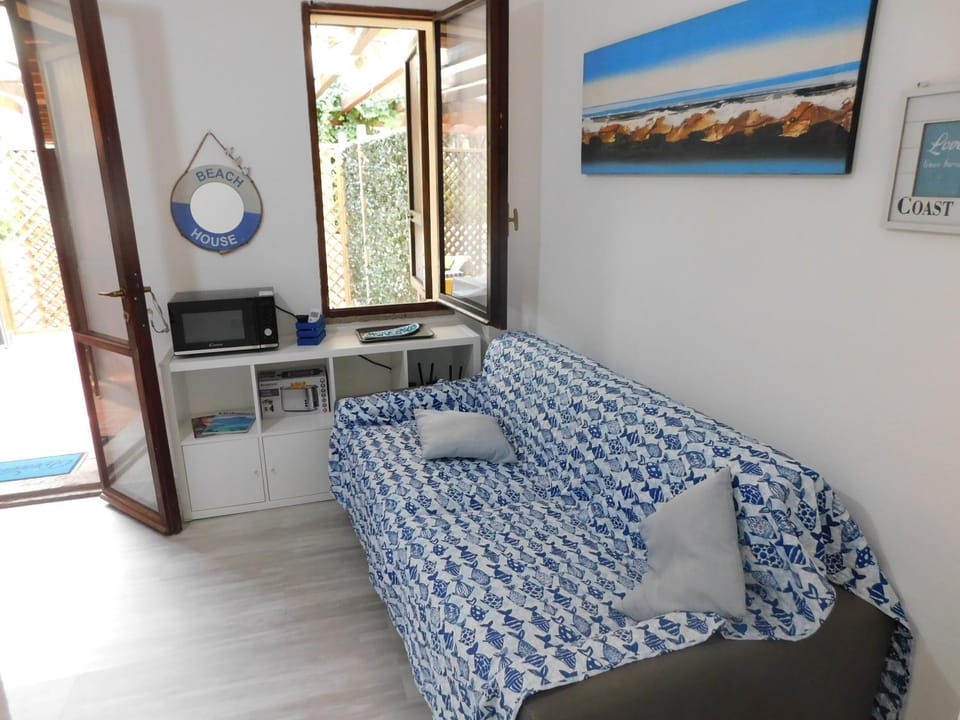 TV and multimedia, Living room, Lounge or bar, Seating area
