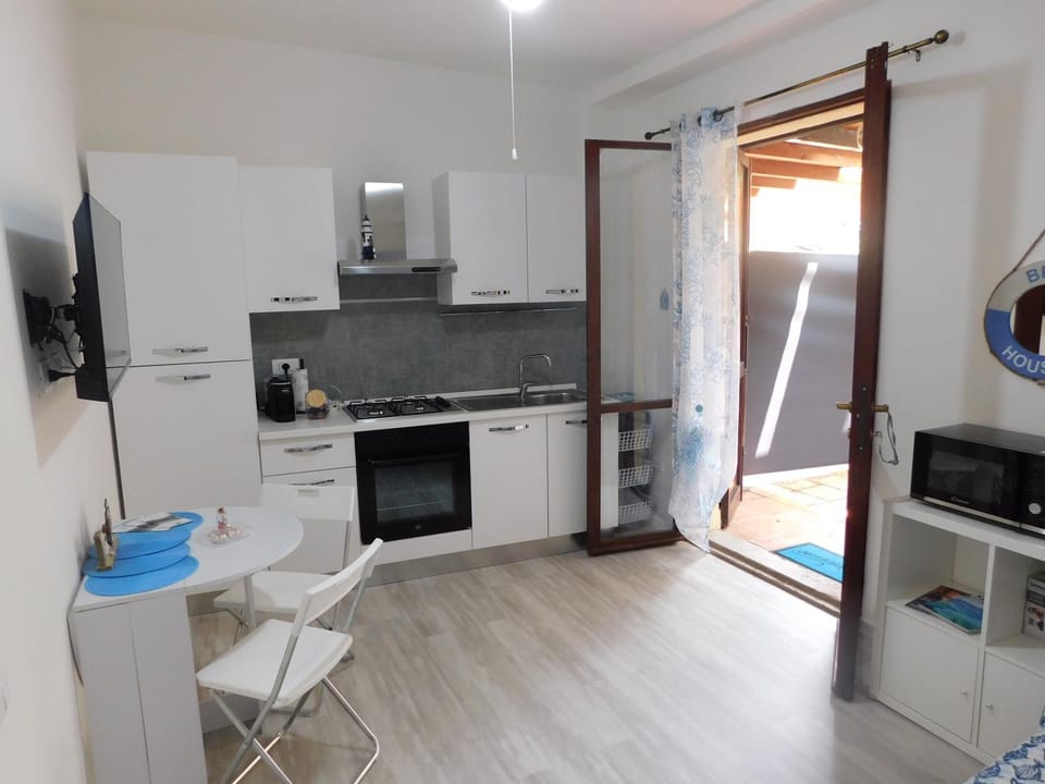 TV and multimedia, Kitchen or kitchenette, Dining area, minibar, pet friendly, stove