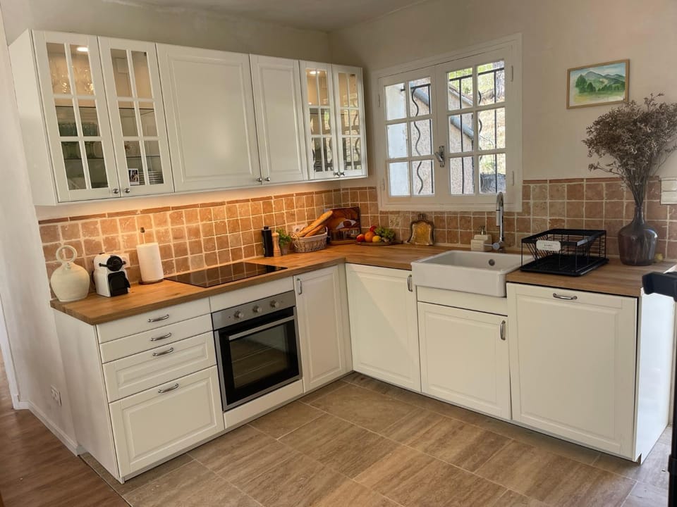 Coffee/tea facilities, Kitchen or kitchenette, dishwasher, pet friendly, stove