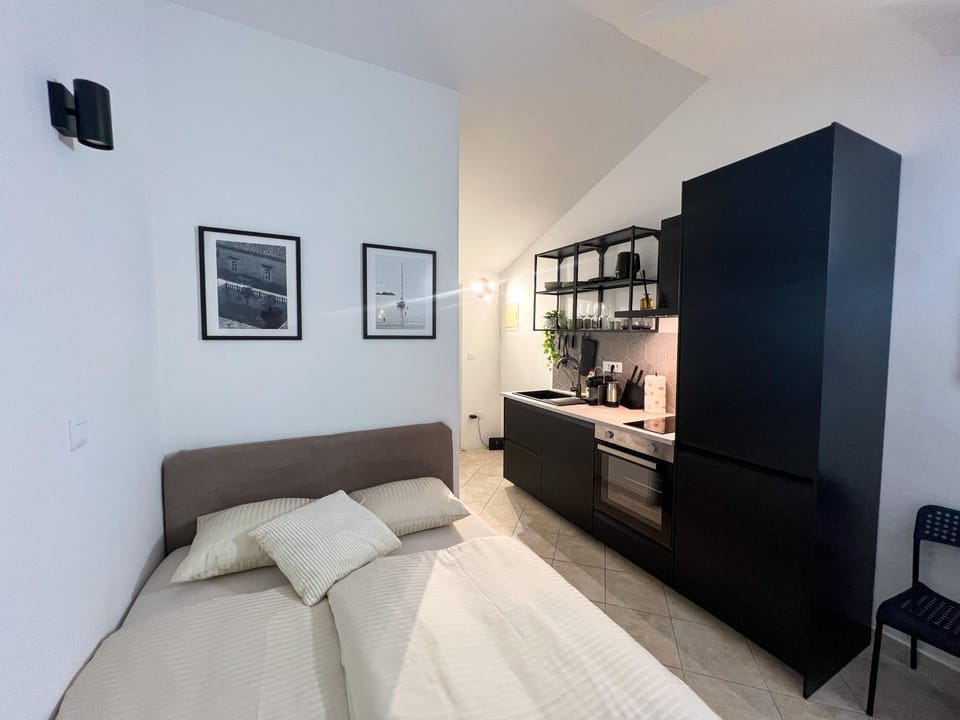 Black n’ White Apartment in Dubrovnik