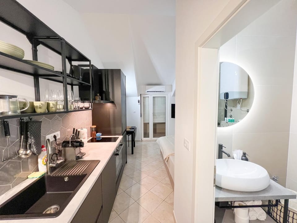 Black n’ White Apartment in Dubrovnik