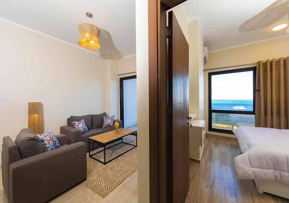 Bed, Natural landscape, TV and multimedia, Living room, Photo of the whole room, Seating area, Bedroom, Sea view