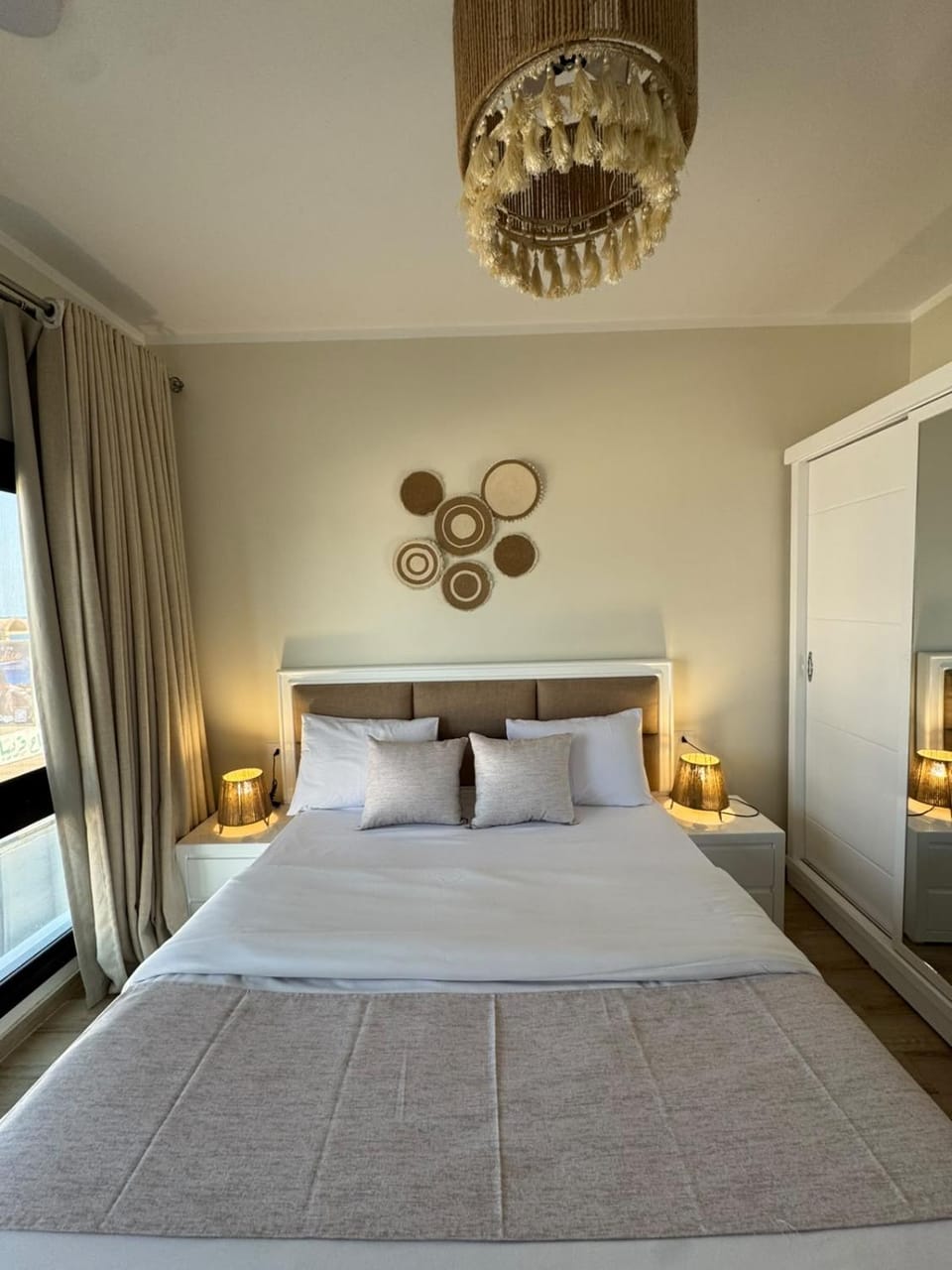 Nearby landmark, Bed, Decorative detail, Bedroom, Sea view, Sunrise, Sunset, wardrobe