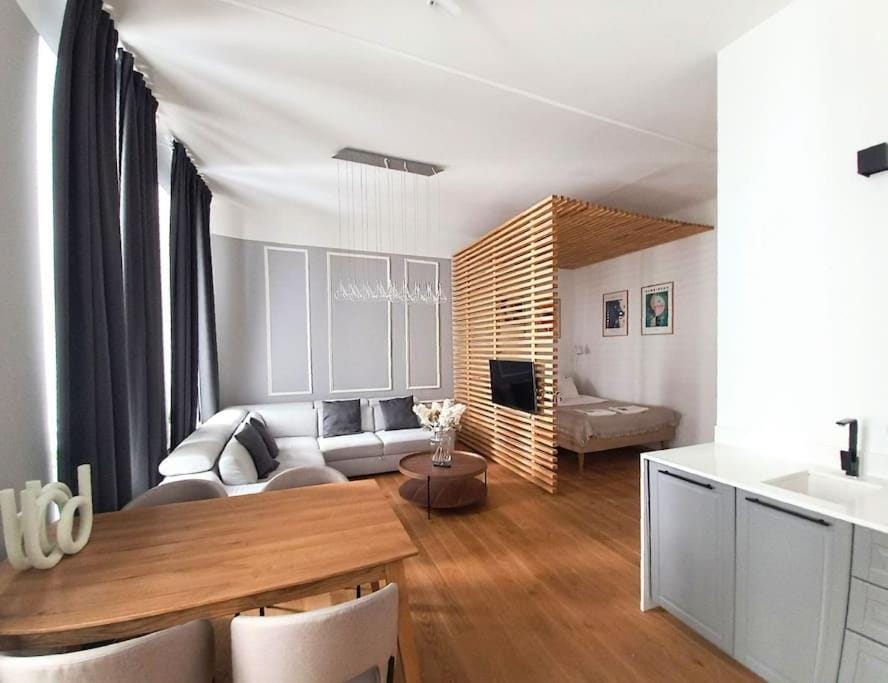 Warsaw Concierge Hala Koszyki Apartment in Warsaw