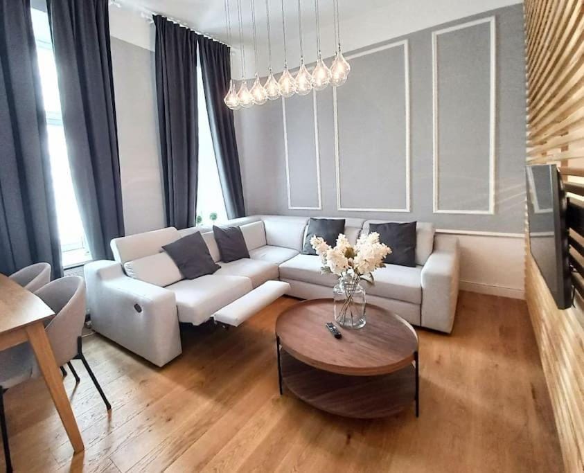 Warsaw Concierge Hala Koszyki Apartment in Warsaw