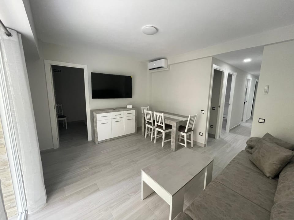 Communal lounge/ TV room, Dining area