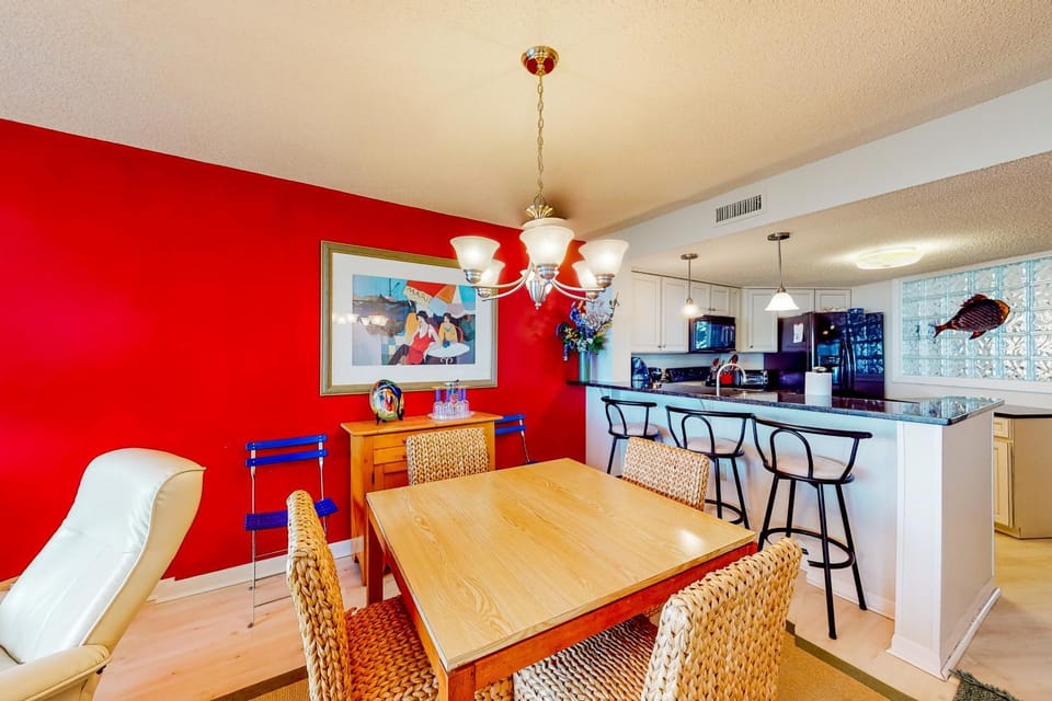 Inviting ocean view condo with balcony, pool, tennis, central AC, & W/D House in Atlantic Beach