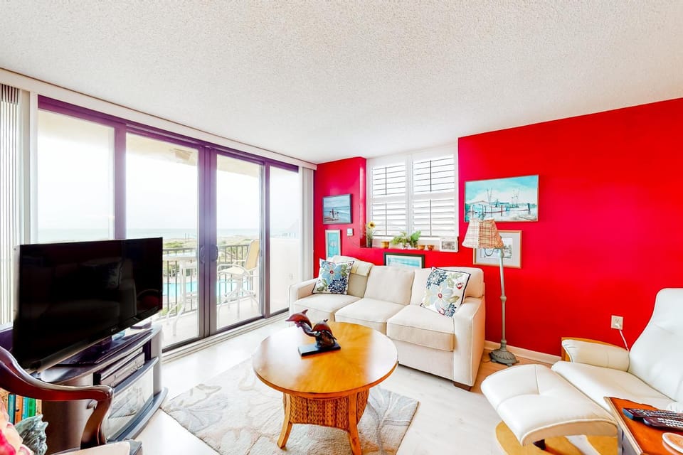 Inviting ocean view condo with balcony, pool, tennis, central AC, & W/D House in Atlantic Beach