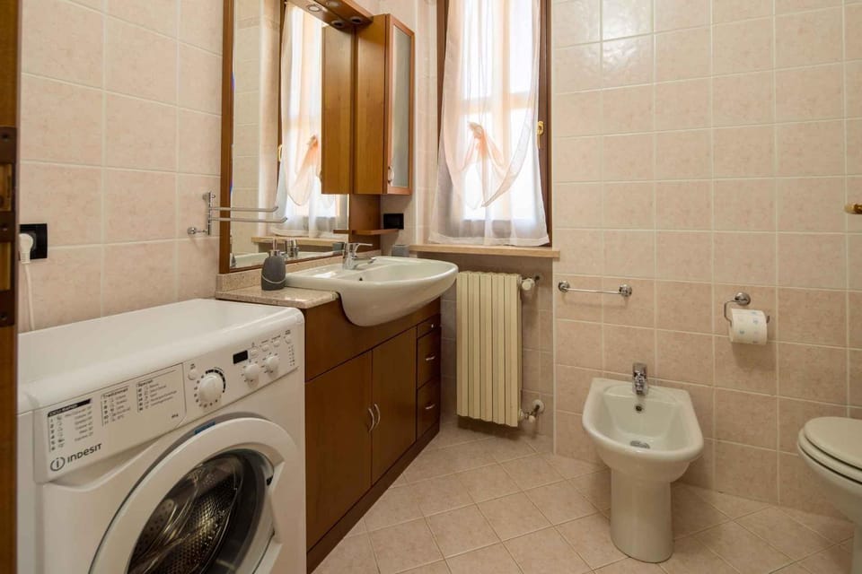 Bathroom, washing machine