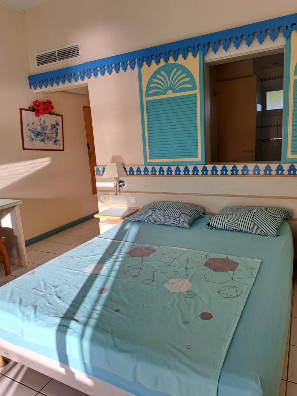 Photo of the whole room, Bedroom