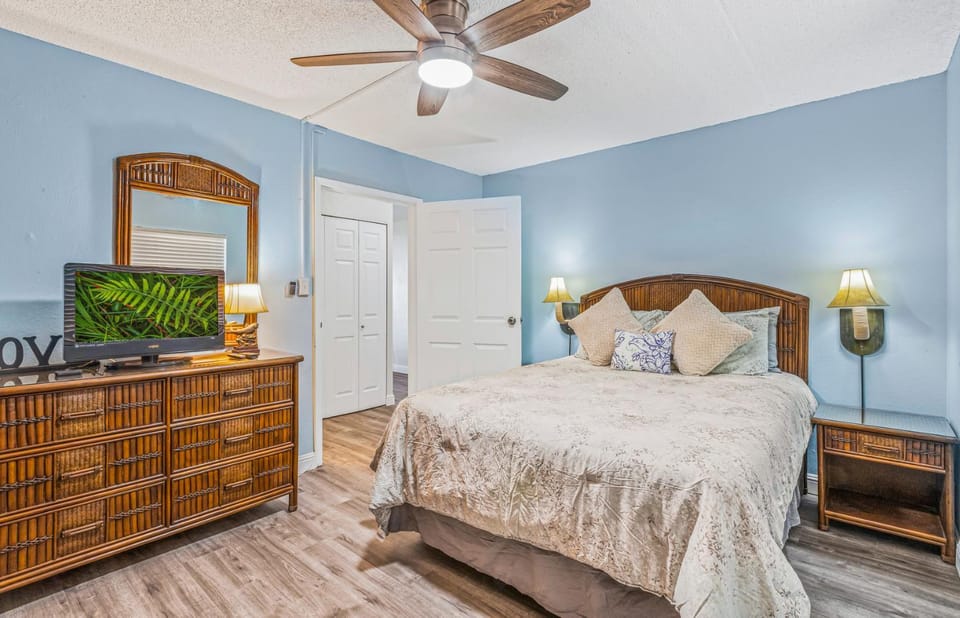 Bed, Bedroom, fireplace
