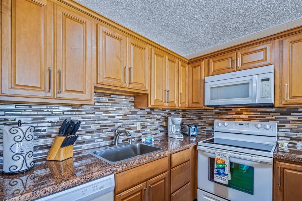 Kitchen or kitchenette, dishwasher, minibar, toaster