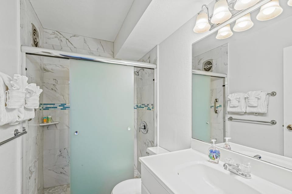 Shower, Bathroom, towels