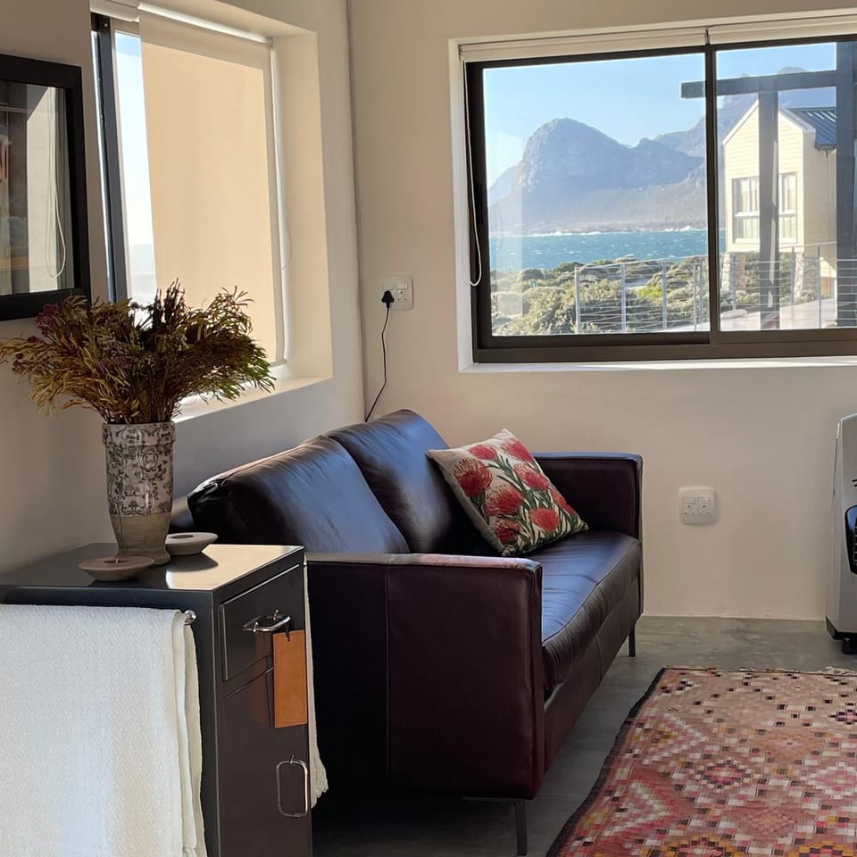 Living room, Mountain view, Sea view