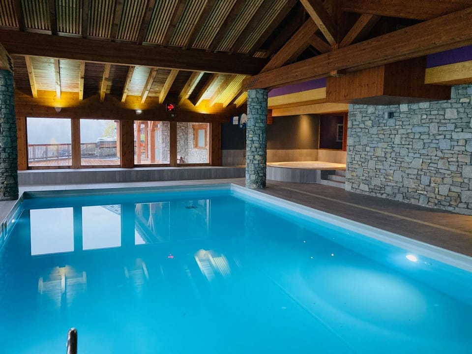Bel appartement avec balcon et parking couvert - FR-1-464-217 Apartment in Pralognan-la-Vanoise