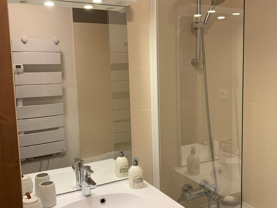 Bel appartement avec balcon et parking couvert - FR-1-464-217 Apartment in Pralognan-la-Vanoise
