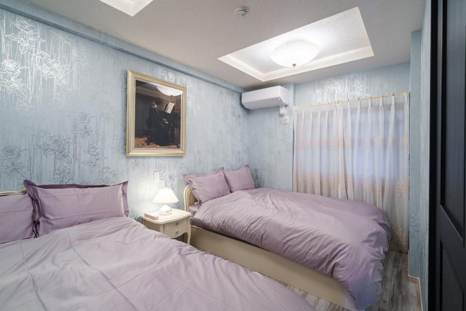 Photo of the whole room, Bedroom, air conditioner