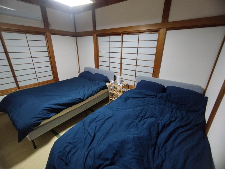 Bed, Photo of the whole room, Bedroom, air conditioner