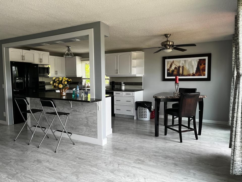 Grie hunting quite room! Vacation rental in Calgary