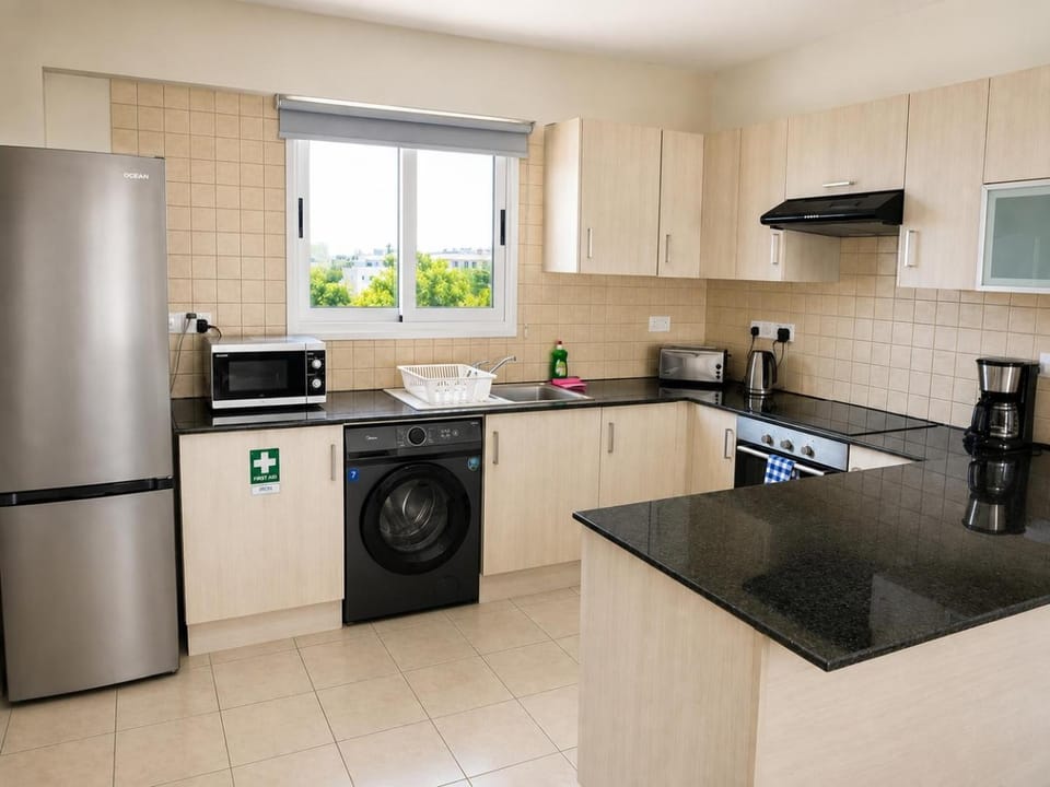 Coffee/tea facilities, Kitchen or kitchenette, oven, stove, toaster