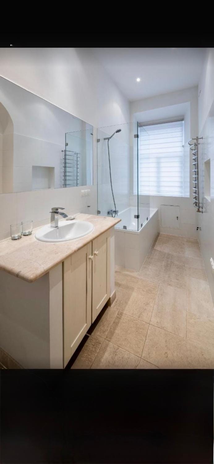 Shower, Bathroom, towels