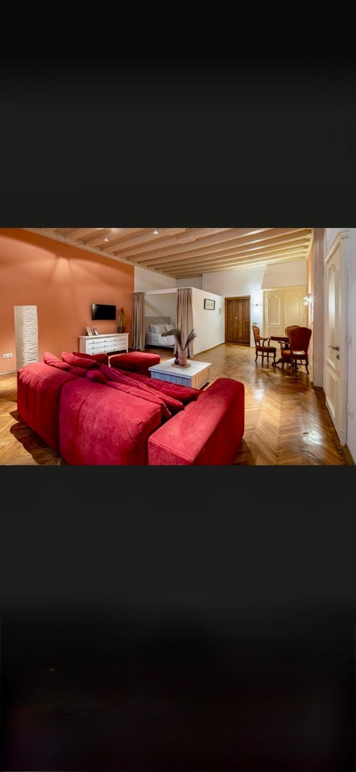 Bed, Living room, Photo of the whole room, Seating area, Dining area, Bedroom